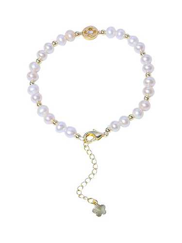 Bracelet perlé minimaliste rond en perles d'eau douce en laiton