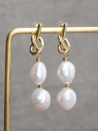 Aretes colgantes minimalistas geométricos con perlas de agua dulce de latón