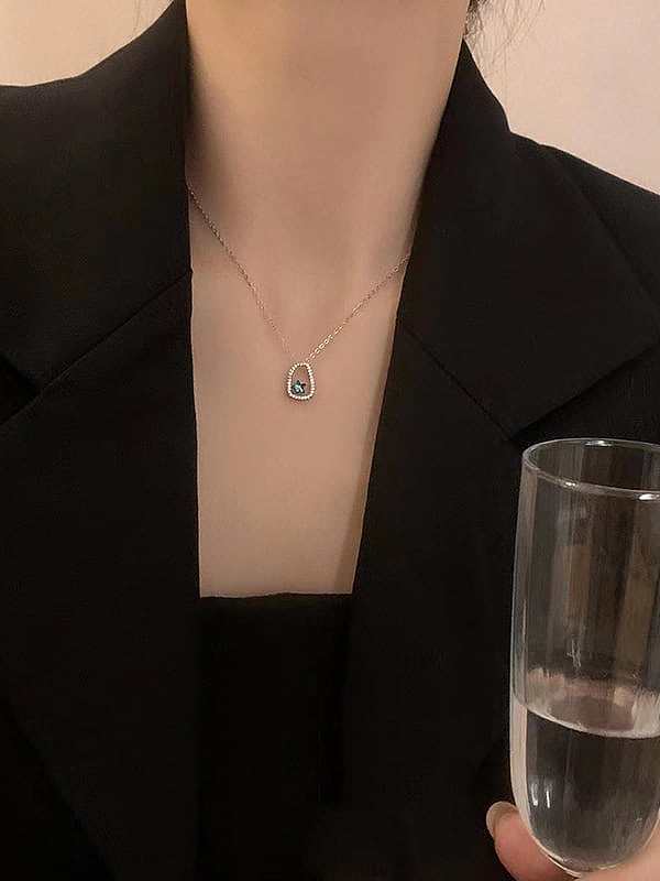 Geometrische zierliche Halskette aus Messing mit Zirkonia