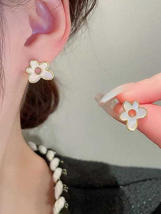 Zierlicher Ohrstecker mit Emaille-Blume aus Messing