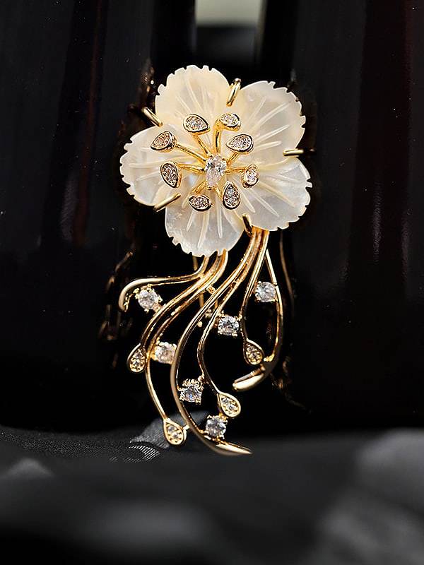 Broche de flor de zircônia cúbica de latão