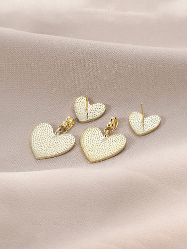 Boucles d'oreilles pendantes minimalistes en forme de cœur en laiton émaillé