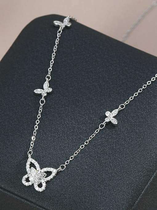Minimalistische Halskette mit Zirkonia-Schmetterling aus Messing
