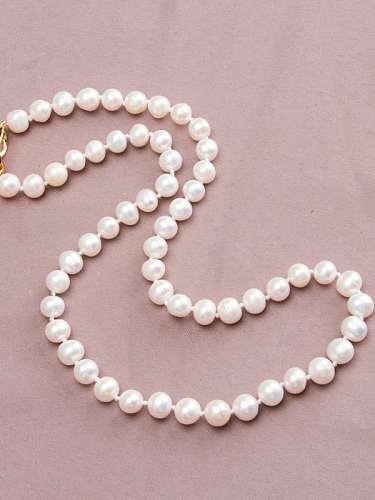 Collar de cadena larga minimalista redondo de perlas de agua dulce de latón