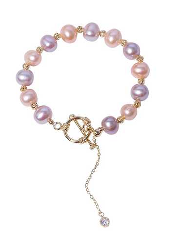 Brazalete minimalista redondo de perlas de agua dulce de latón