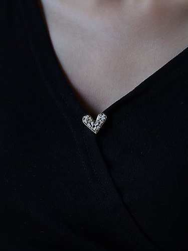 Broche minimalista de coração de zircônia cúbica de latão