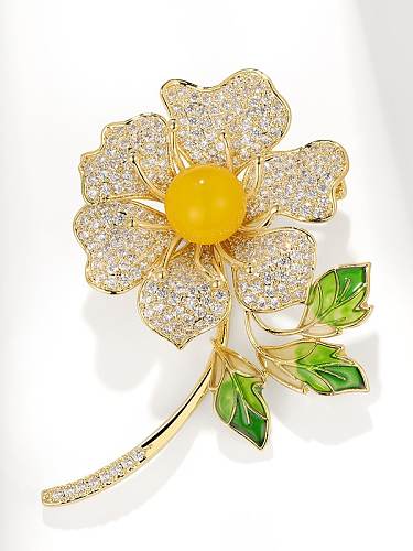 Zierliche Brosche mit Zirkonia-Blumen aus Messing