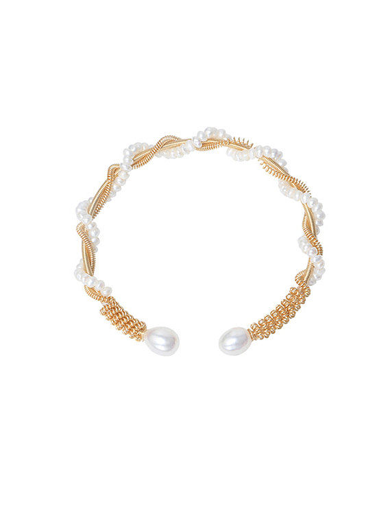 Brazalete minimalista irregular de perlas de agua dulce de latón