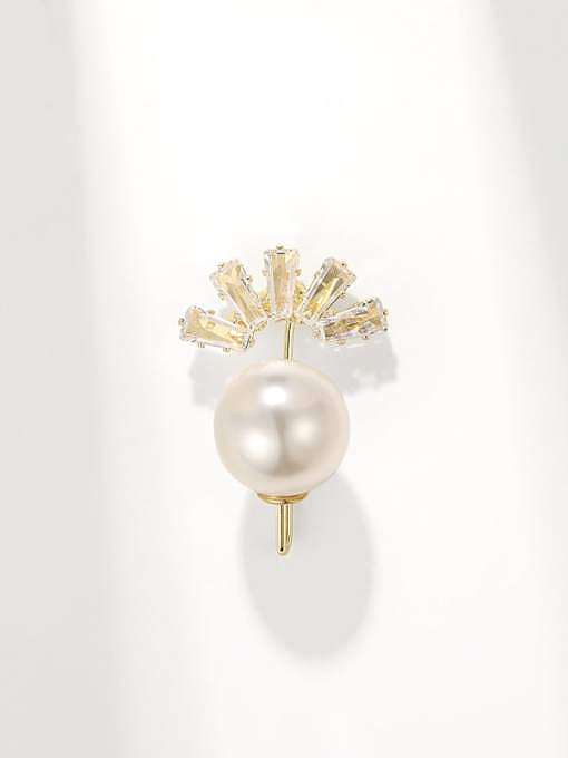 Zierliche Brosche mit Akoya-Perlenblume aus Messing