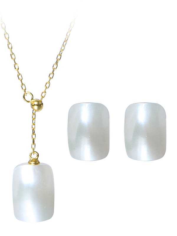 Conjunto de colar e brinco geométrico minimalista de concha de latão e pérola
