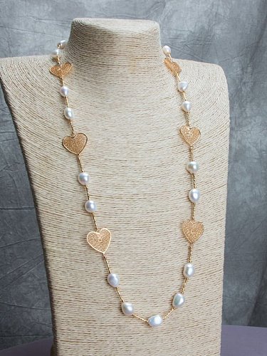 Collier vintage en laiton avec perles d'eau douce et cœur creux