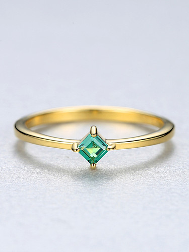 Bague simple en argent sterling avec pierre semi-précieuse émeraude à quatre griffes