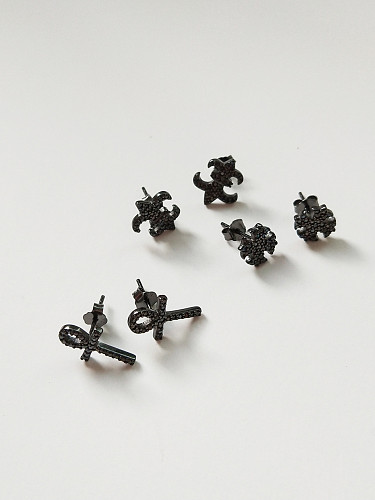 Boucles d'oreilles au point de croix minimalistes en argent sterling plaqué noir