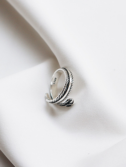 Sterling Silver Black Zricon feather free size Ring