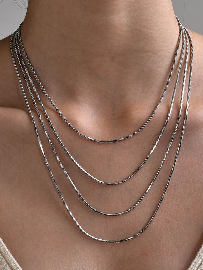 Collar de cadena de hueso de serpiente minimalista de acero de titanio