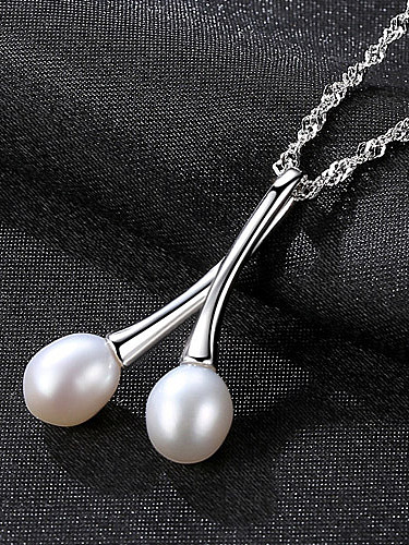 Collier de style design minimaliste en perles naturelles en argent pur