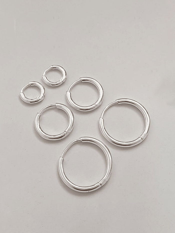 Brinco Huggie minimalista geométrico prata esterlina 925