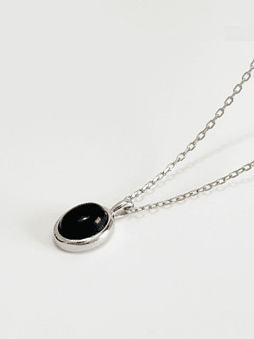 Collier en argent sterling avec pierres semi-précieuses noires classiques