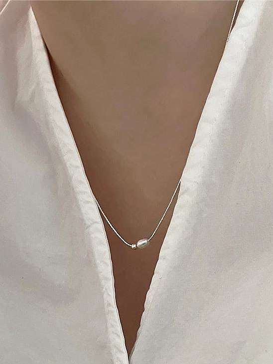 Unregelmäßige minimalistische Halskette aus 925er Sterlingsilber mit Imitationsperlen