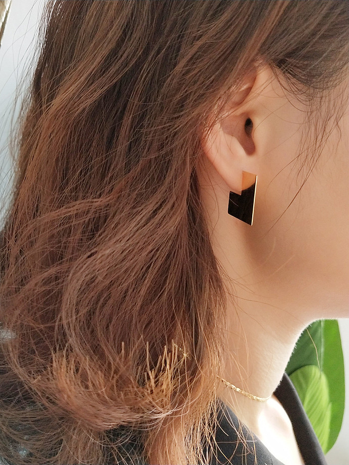 Geometrischer, vergoldeter Ohrring aus Sterlingsilber