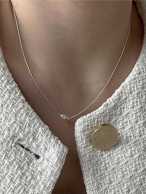 Collar minimalista irregular de perlas de imitación de plata de ley 925