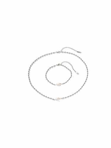 Collier de perles géométriques délicates de perles d'eau douce en acier inoxydable