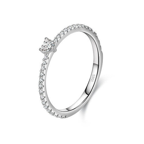 Stapelbarer Ring mit minimalistischem Herz-Zirkonia-Band