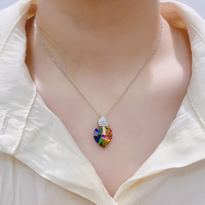 Collier avec pendentif en forme de cœur et de zircone cubique avec cristaux autrichiens