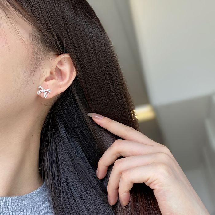 Elegant Zirconia bowknot Stud Earring