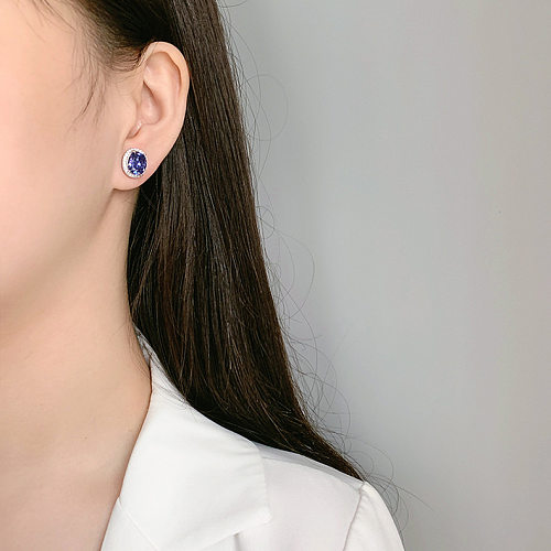 Boucles d'oreilles à tige en zircone ovale bleu roi