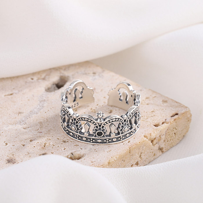 Offene Ringe im Vintage-Stil mit schwarzer Krone