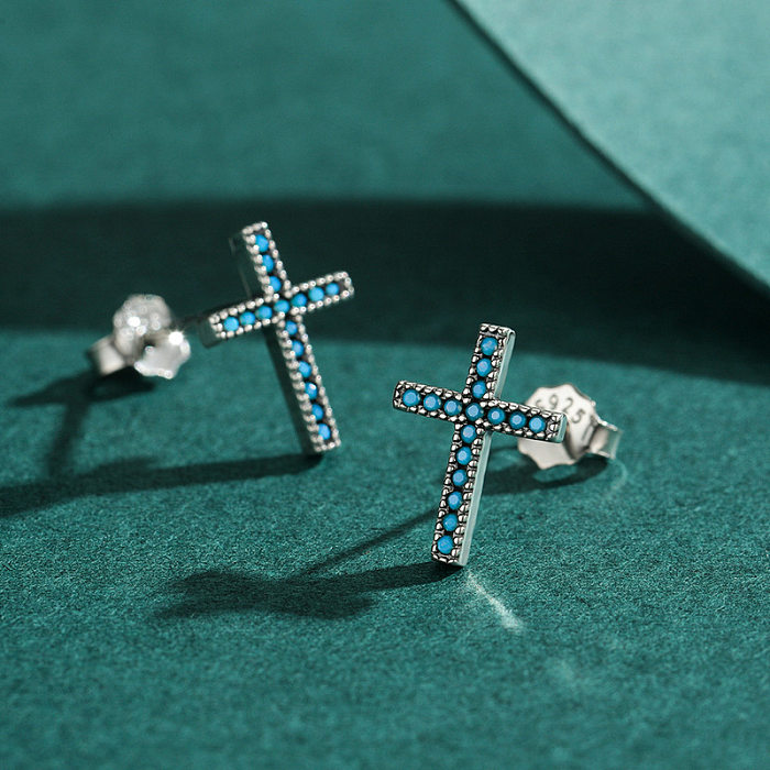 Boucles d'oreilles à tige en argent sterling avec croix turquoise