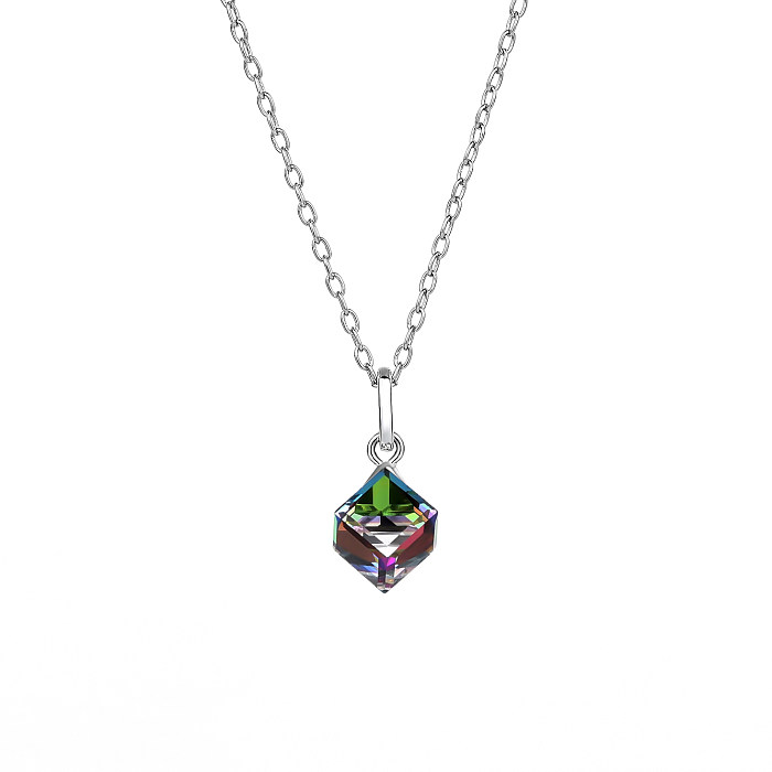 Collier pendentif cube en cristaux autrichiens et zircone cubique