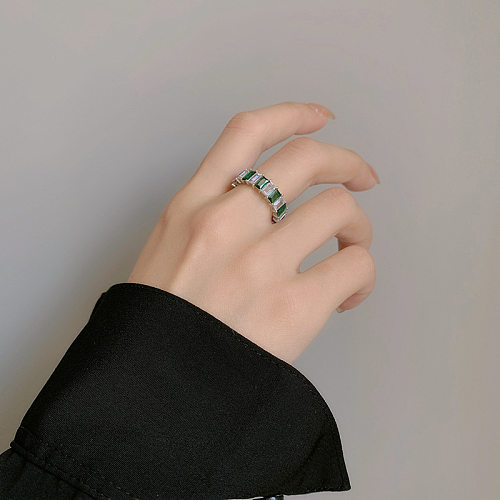 Anéis abertos de zircônia esmeralda branca completa