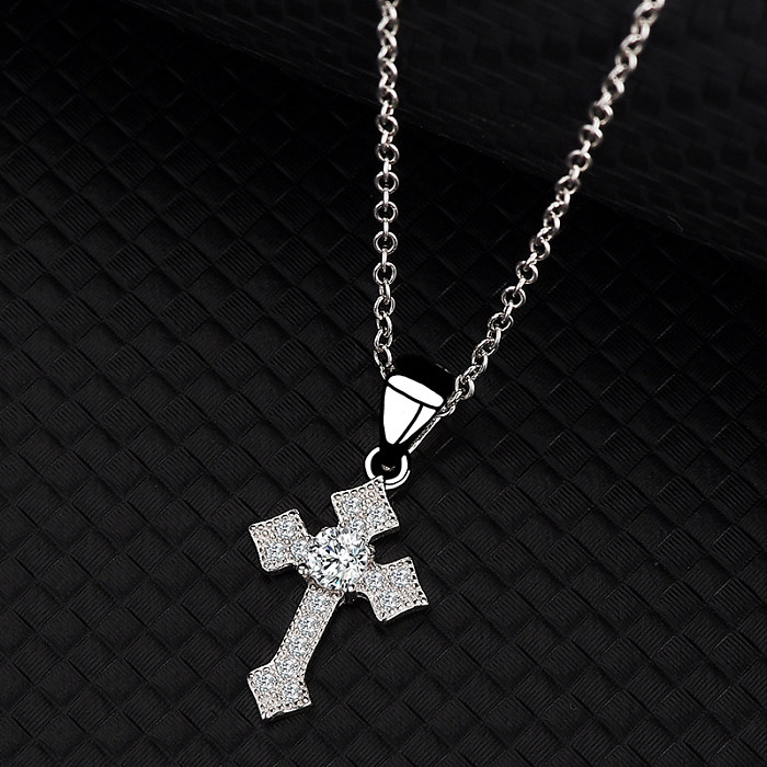 Collier pendentif croix en zircone cubique