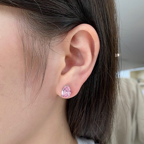Boucle d'oreille à tige en forme de goutte d'eau rose avec zircone