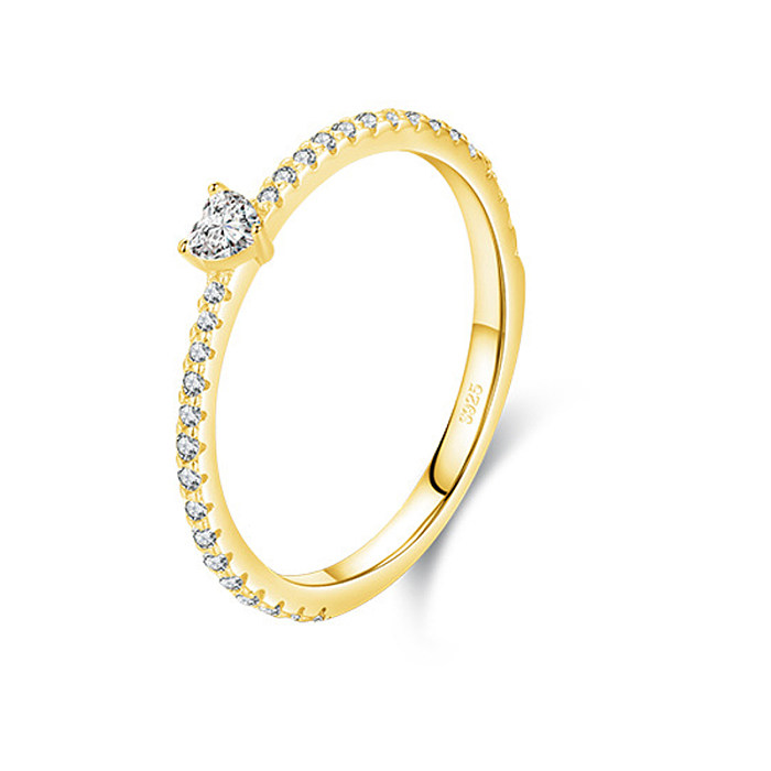 Stapelbarer Ring mit minimalistischem Herz-Zirkonia-Band