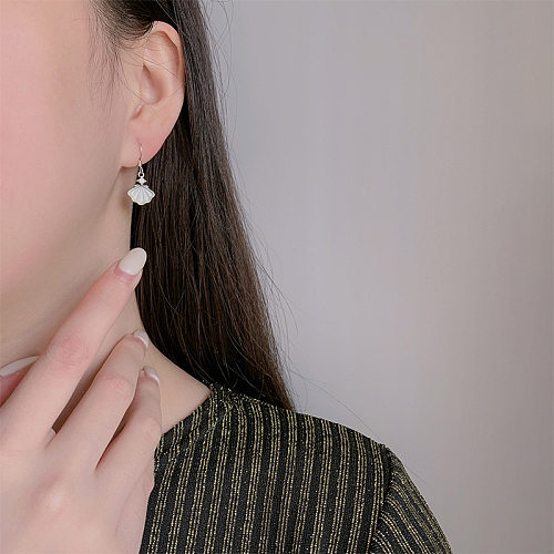 White Shell Zirconia Dangle Earrings