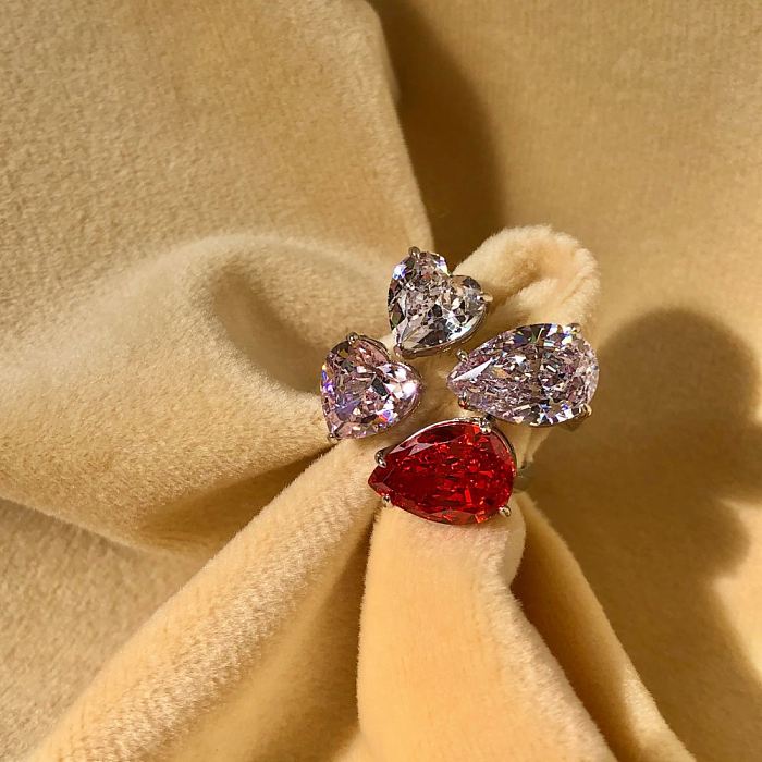Luxuriöser rosa Herz-Zehenring mit birnenförmigem Zirkonia