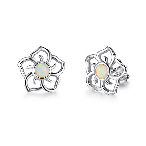Boucle d'oreille à tige en opale blanche fleur