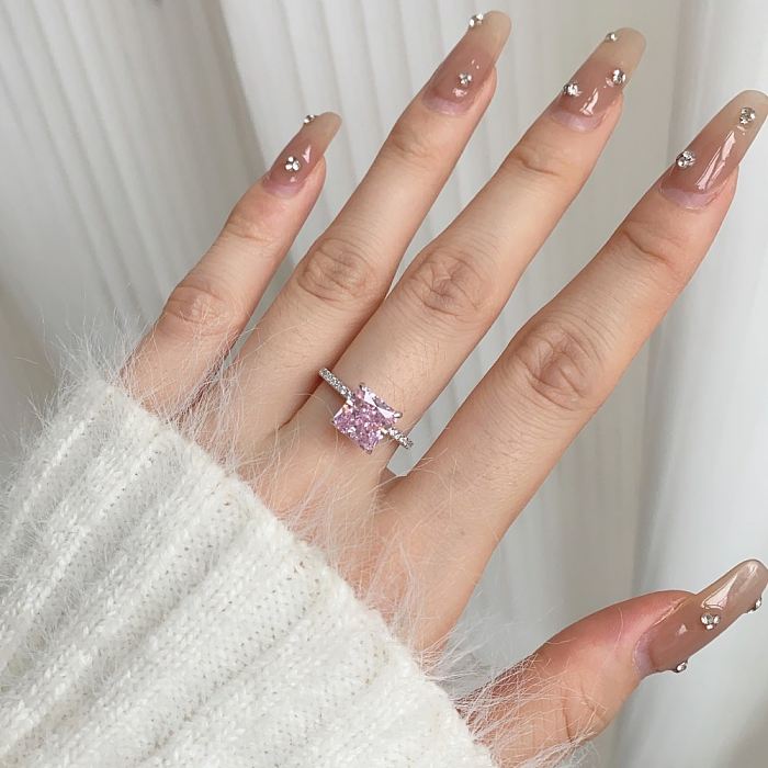 Anillo solitario de circonita con decoración cuadrada de talla princesa