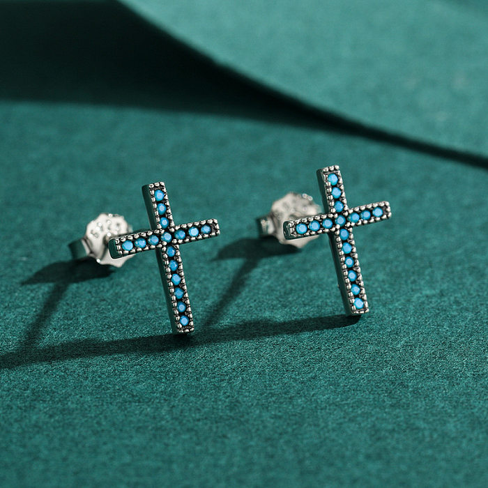 Boucles d'oreilles à tige en argent sterling avec croix turquoise
