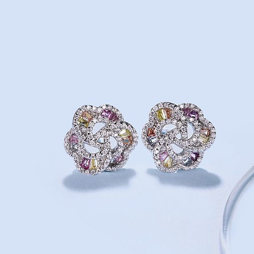 Boucle d'oreille fleur de camélia en zircone fleurie