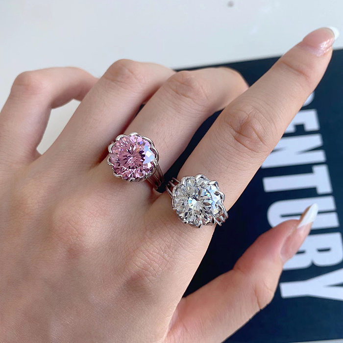 Bague solitaire en zircone avec fleur écrasée de qualité supérieure