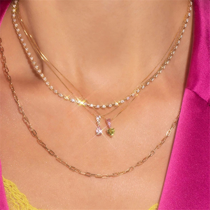 Silberne Halskette mit Herzanhänger und kubischem Zirkonia