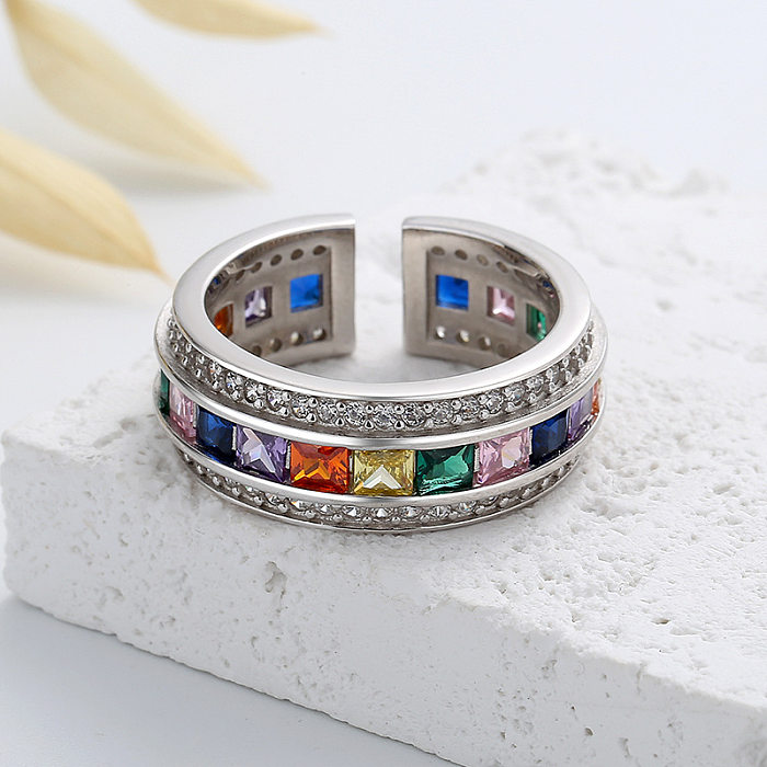 Luxuriöse offene Ringe mit quadratischem Zirkonia in Regenbogenfarben