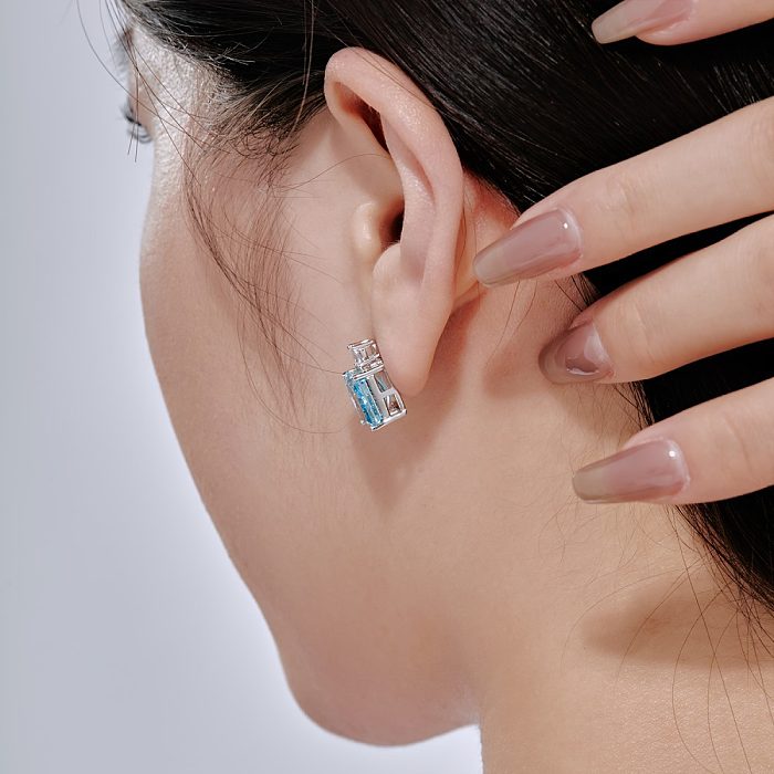 A Ice Cut Zirconia Rectangle Stud Earring