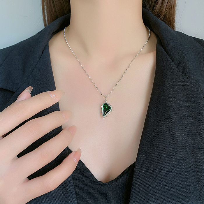 Halsketten mit Zirkonia-Smaragd-Herzperlen