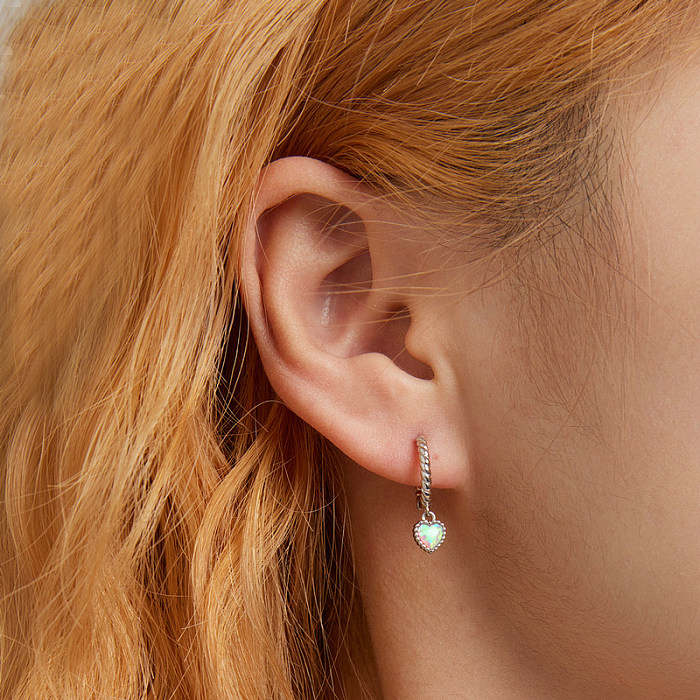 Boucles d'oreilles à breloques en forme de cœur et d'opale vintage