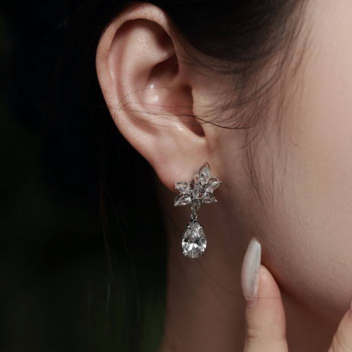 A Waterdrop Zirconia Wedding Stud Earring